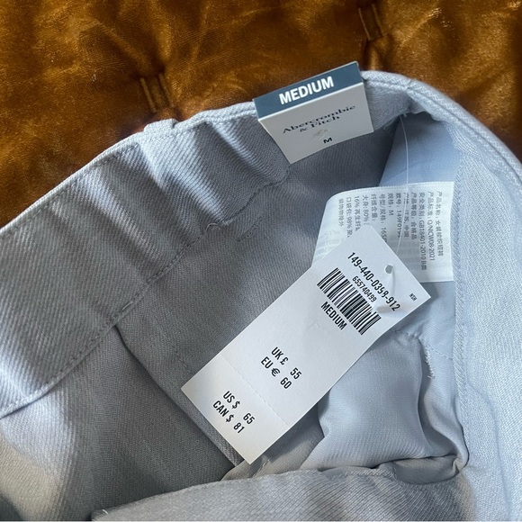 NWT Abercrombie & Fitch light Gray Sloan Shorts Size Medium - Picture 2 of 5
